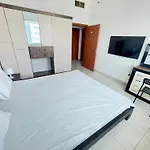Master Room At The Heart Of Dubai Marina