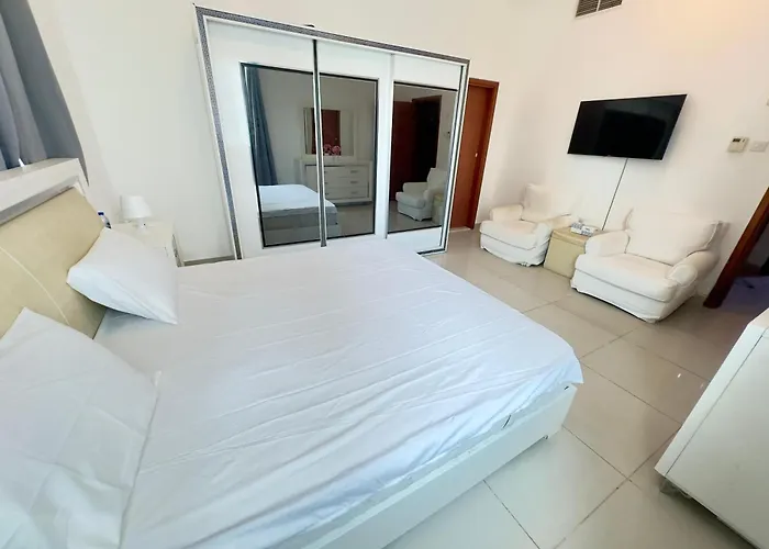 Master Room At The Heart Of Dubai Marina