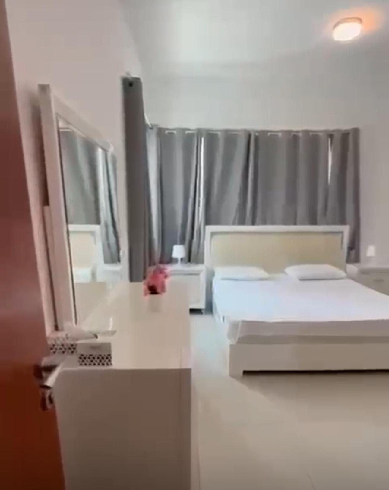 Master At The Heart Of Marina Homestay Dubai